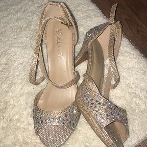 Sparkled gold heels